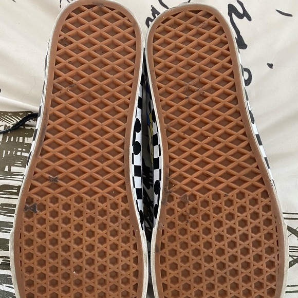 Vans x Disney Old Skool 80s Mickey Mouse Sneakers Limited Edition - Picture 2 of 10